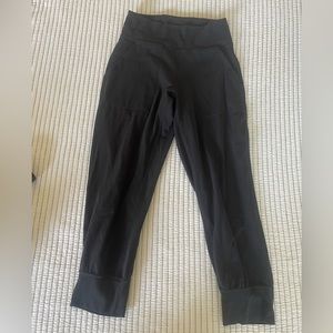 Lululemon Cropped High-Rise Align Jogger- Size 4- black